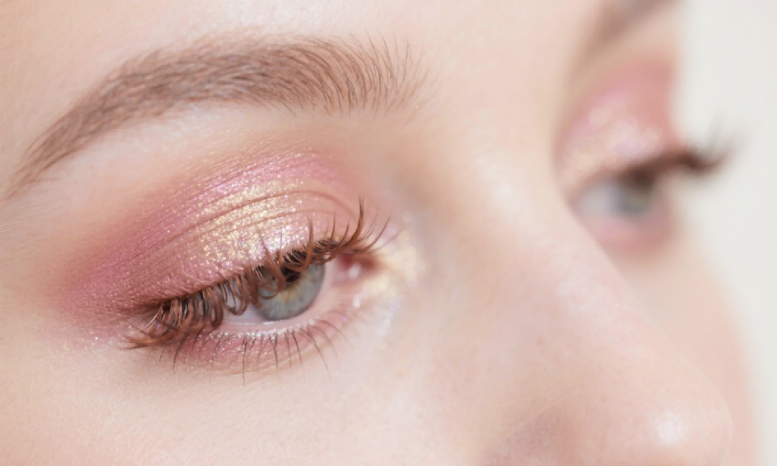 False Eyelashes in Film & TV: Behind-the-Scenes of Hollywood's Dramatic Looks